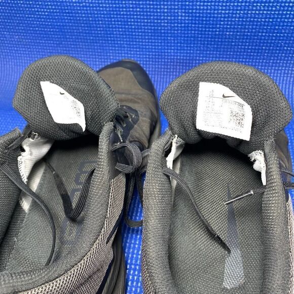 NIKE ZOOM WINFLO 8 Men`s Size 10 - Black Running Shoes Sneakers CW3419-002